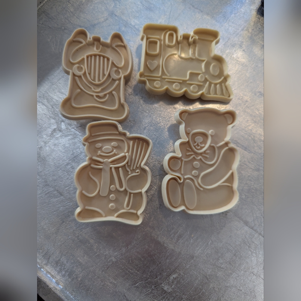Vintage Hutzler 1986 USA Made Kids Cookie Cutter Sets 62-63-68 - Cream